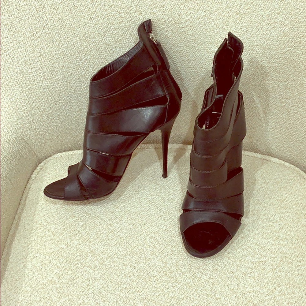 Giuseppe Zanotti size 38 black leather bootie